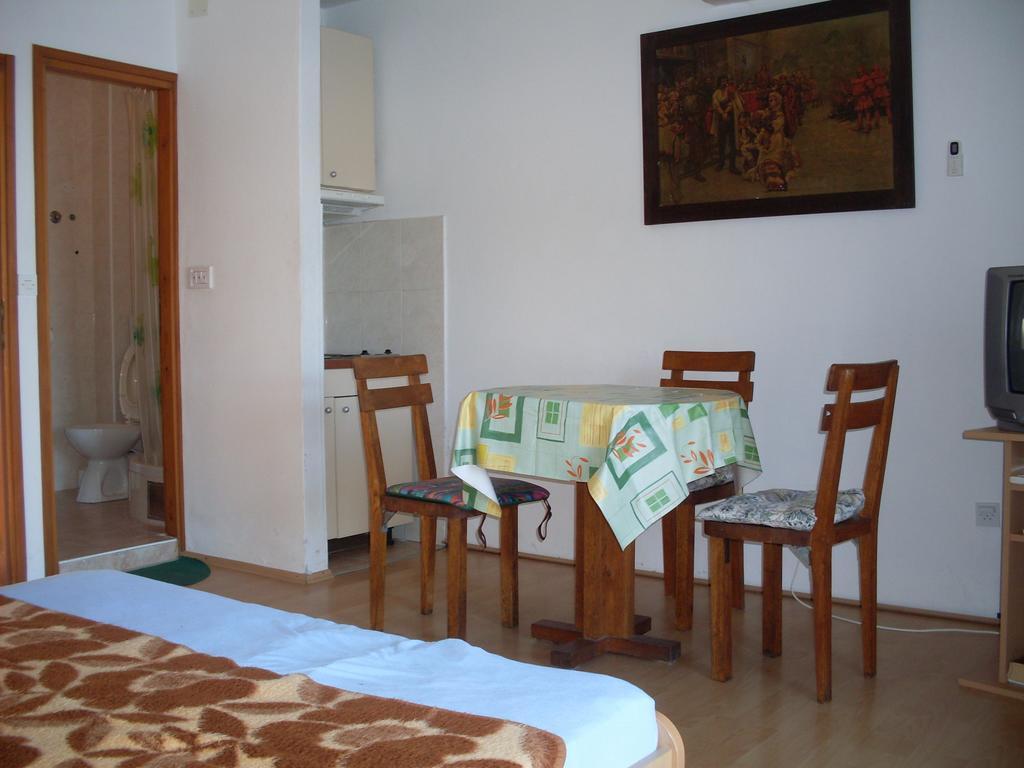 Apartments Acalinovic فيس الغرفة الصورة